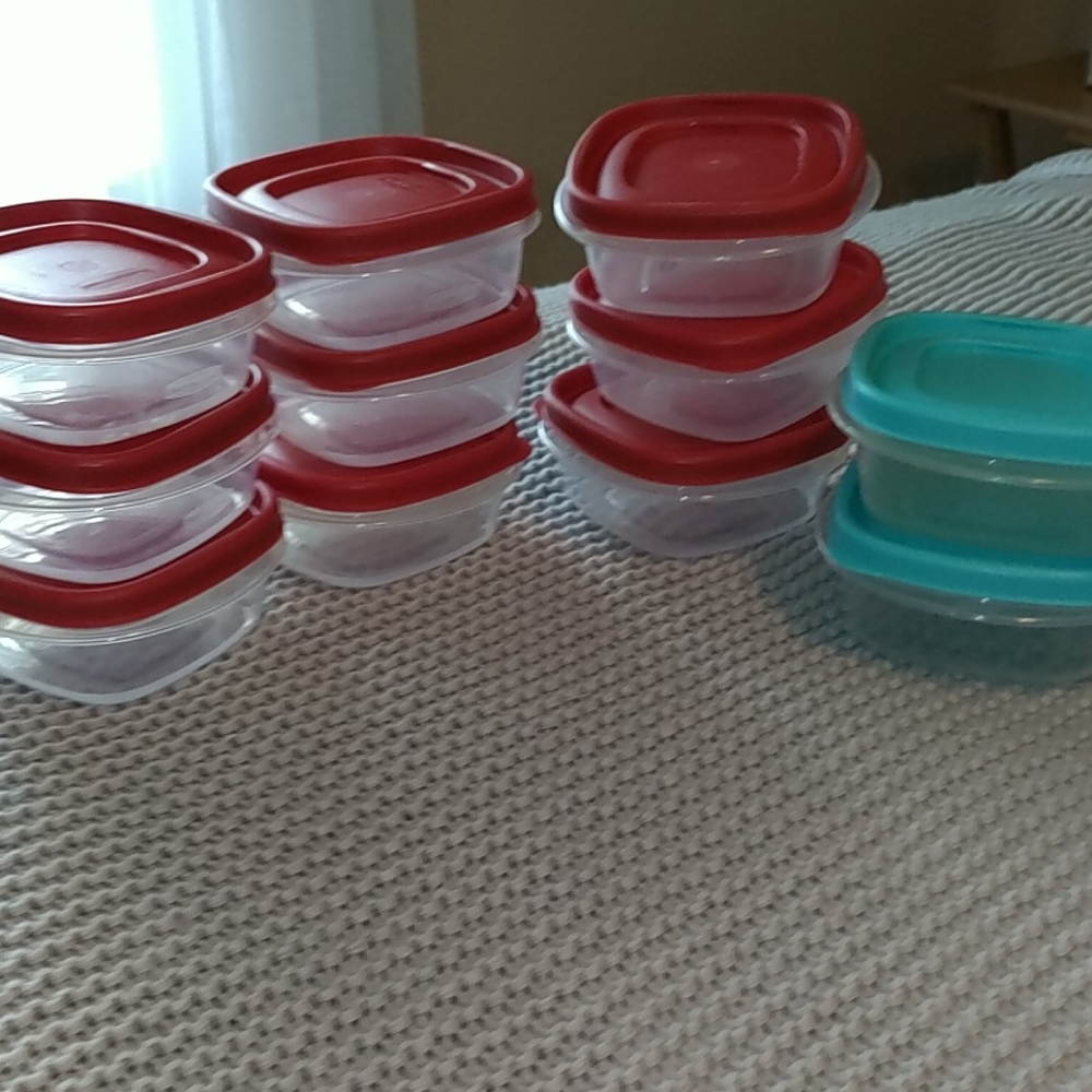 Storage containers